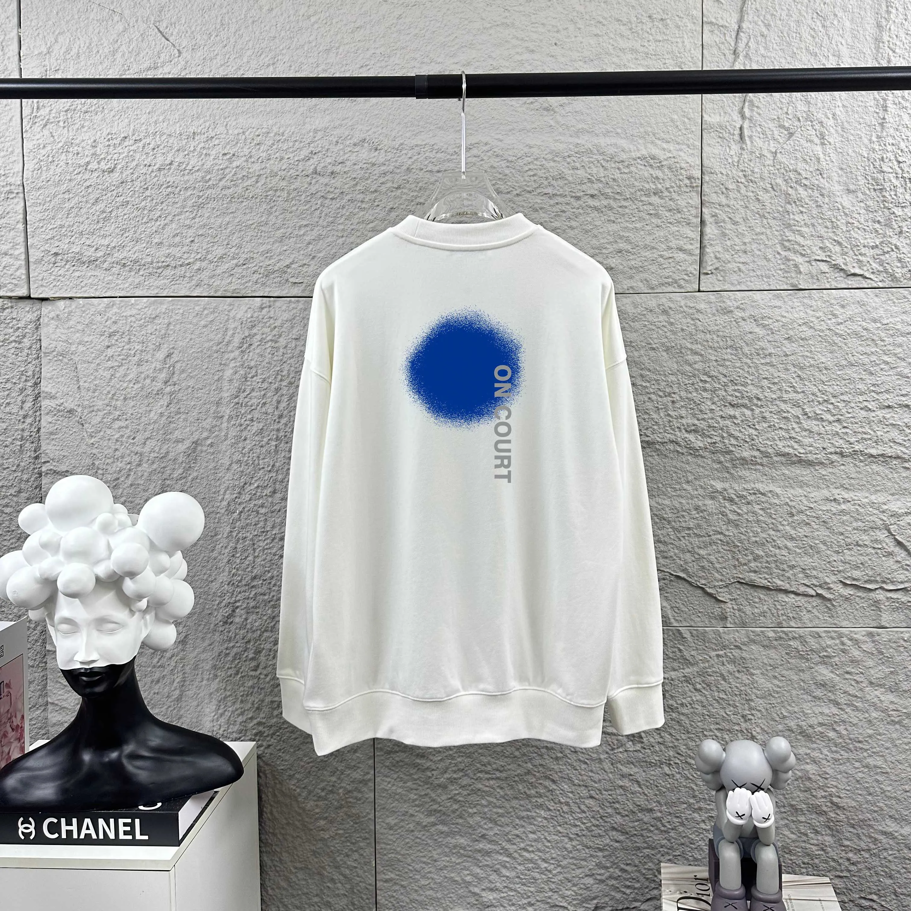 On*running* Early Autumn and Winter New Arrival Classic letter totem embroidery + heat transfer process Customized terry fabric Long-sleeved round neck sweatshirt Men and women Same Style Color: Black White Size: S (90-130 pounds) M (120-150 pounds) L (140-165 pounds) XL (160-180 pounds) XXL (180 pounds)